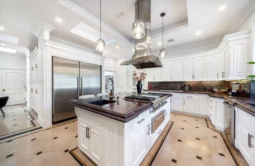 Tarzana Villa | Wells Estate -10-Bdr Retreat with Outdoor Paradise