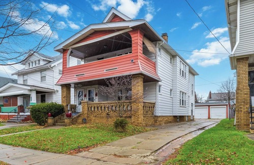 Cleveland Apartment | West CLE Cozy Corner Retreat – Sleeps 4 & Pets
