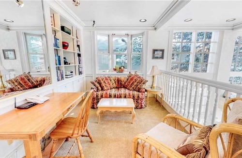 West End House | West End Splendor House