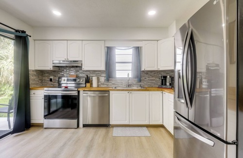 West Palm Beach House | West Palm Beach Lake House: Near Beaches!