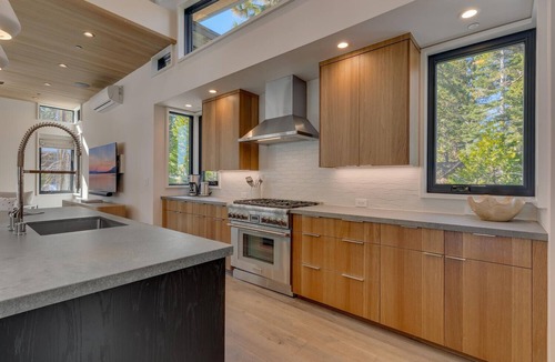 Tahoma House | West Shore | Private Beach + Pier - Lakeside Cedars