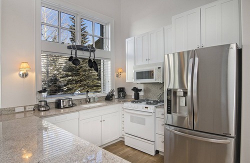 Intermountain House | West Vail Home | Steps to Bus | 5 Mins to Vail Village | Heated Garage