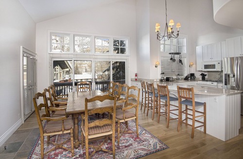 Intermountain House | West Vail Home | Steps to Bus | 5 Mins to Vail Village | Heated Garage