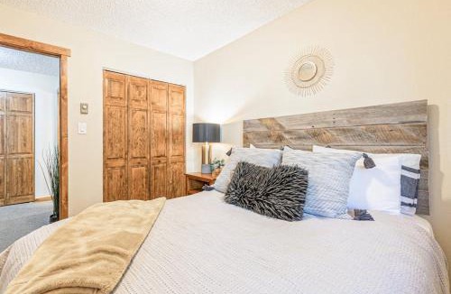 Intermountain Apartment | West Vail Mountain Escape & Kinnikinnick Sunshine House