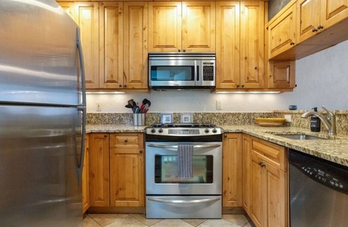 Vail Villa | West Vail Ptarmigan Townhome - Summer Pool