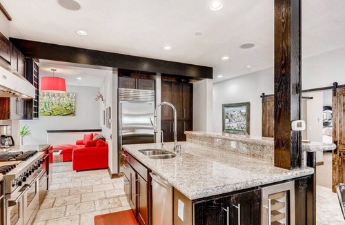 Highland Meadows House | West Vail Retreat | Hot Tub | 5 Mins to Mountain