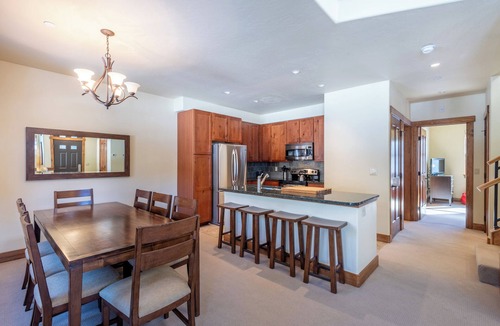 Copper Mountain Village House | West Village 3 bedroom, free WiFi, sleeps 8.