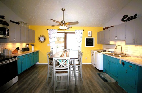 Lamar Heights Area Apartment | Westward Ho! - Great Central Location - Hot Tub - Olde Town Arvada