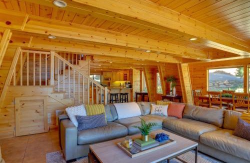 Lake Almanor Peninsula House | Westwood Lakefront Cabin with Hot Tub and Boat Dock!
