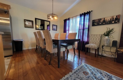 West Westminster House | Westy Escape 2 Living Rooms, 2 Primary Bedrooms, Bar, BBQ, FirePit, Patio