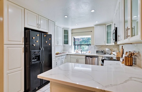 Almaden House | WFH + Corporate-Ready Stay - Modern Italian Villa Inspired Home - Library Lounge