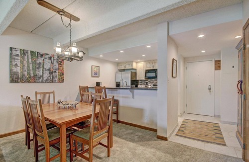 East Village at Copper Condo | Wheeler House Spacious East Village Condo, Easy Walk to Super Bee - WH104 by Redawning