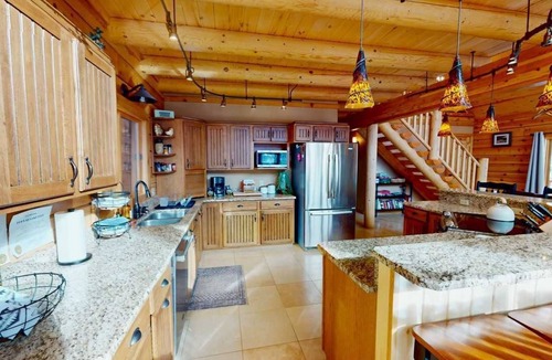 Lake City House | Whispering Pines Cabin - Beautiful Cabin with Plenty of Room for Everyone