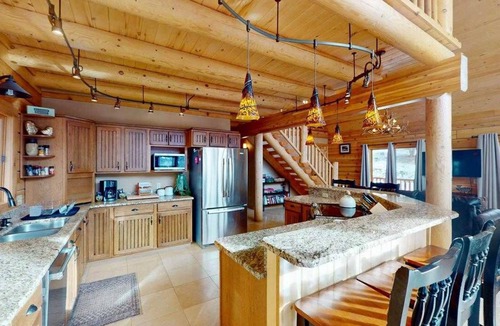 Lake City House | Whispering Pines Cabin - Beautiful Cabin with Plenty of Room for Everyone