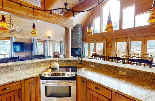 Lake City House | Whispering Pines Cabin - Beautiful Cabin with Plenty of Room for Everyone