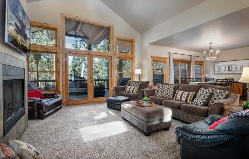 Blue River House | Whispering Pines Retreat: Quiet Wooded Setting, Hot Tub