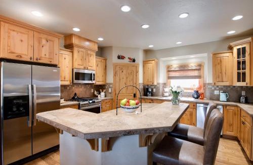 Blue River House | Whispering Pines Retreat: Quiet Wooded Setting, Hot Tub