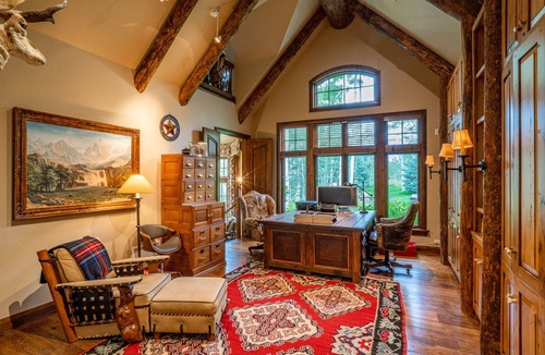 Aspen House | Wild Rose Lodge with Amazing Mountain Views