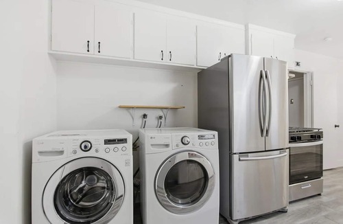 Willow Glen House | Willow Glen! WFH Monitors + WiFi! 5Min to Caltrain, Downtown San Jose & Airport!