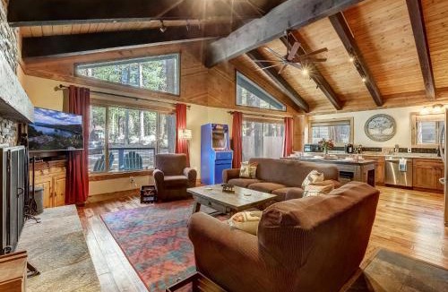 Tahoe Paradise House | Willow's Hideaway - Pet Friendly Cozy Cabin