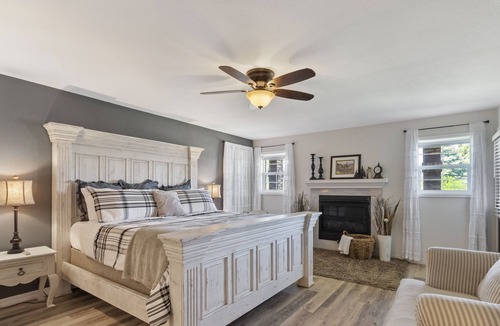 Windsor House | Windsor Dwelling 5 bedroom Cozy Country Living Feel