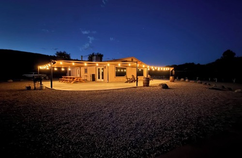 Palisade House | Wine Country Escape - 3 BR/2 BA Retreat - Orchard, Mountain Views & Large Patio