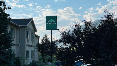 New Castle Hotel | Wingate by Wyndham New Castle - Glenwood Springs