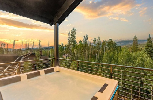 Winter Park Apartment | Winter Park Luxury Studio w/Private Hot Tub+Majestic Views