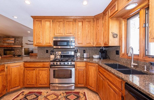 Grand Country Estates Cabin | Winter time escape in the Rockies