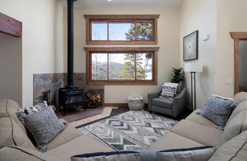 Rollinsville House | Wonderful Cabin Nestled Amidst Trees in the Mountains of Nederland, Colorado