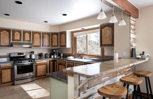 Rollinsville House | Wonderful Cabin Nestled Amidst Trees in the Mountains of Nederland, Colorado