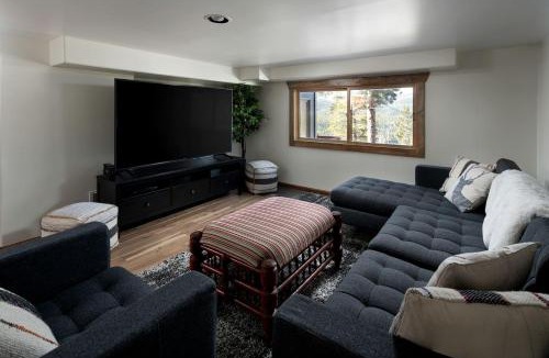 Rollinsville House | Wonderful Cabin Nestled Amidst Trees in the Mountains of Nederland, Colorado