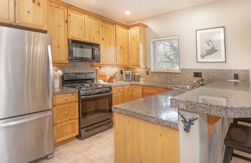 Vail Condo | Wonderful East Vail Condo w/Stunning Views, Free Shuttle Access, Hot Tub
