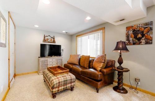 Carriage Hills House | Wonderful family cabin w/stunning views, free WiFi, & full kitchen - near trails