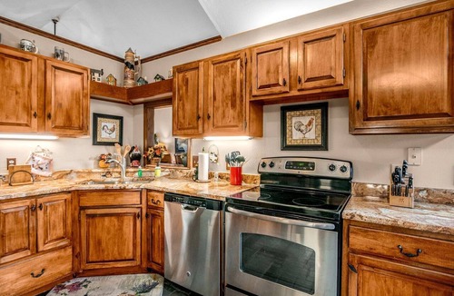 Carriage Hills Cabin | Wooden Rustic Cabin with Hot-Tub and Foosball Table in Estes Park, Colorado