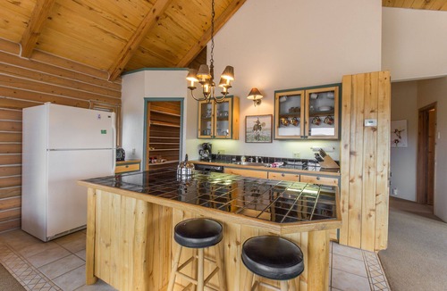Loghill Village Apartment | Wrap Around Deck | Unmatched Views | Air Conditioning | STR2025-060