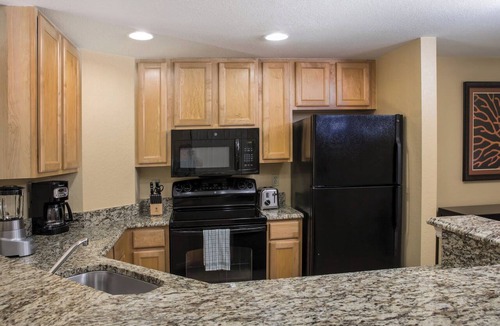 Survey Creek Condo | Wyndham Palm-Aire | 4BR Suite Pool & Resort Access