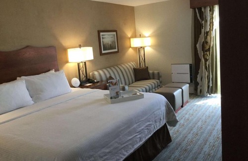 Visalia Hotel | Wyndham Visalia