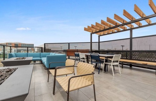 Jewell Heights - Hoffman Heights Apartment | Yoga/Fitness/HotTub- Luxury Apartment Steps From Hospital