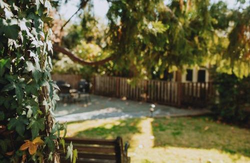 Mariposa House | Yosemite Cottage Retreat- Half Block to Downtown