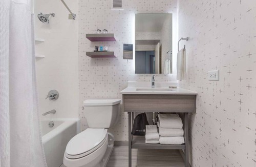 Downtown Denver Hotel | You Found it! 2 Comfortable Units and Close to Denver Art Museum