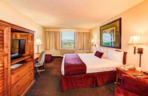 Grand Junction Hotel | You Found it! Colorado Getaway! Indoor Pool, Hot-Tub, Family and Pet-Friendly!