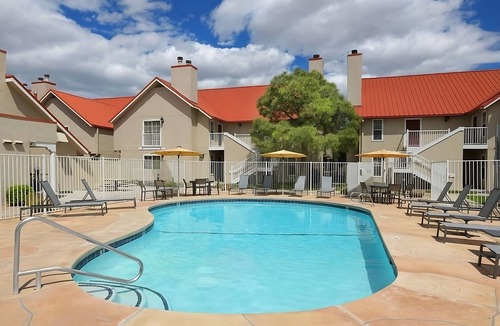 Northeast Heights Hotel | Your Home Away from Home in Vibrant Albuquerque! Free Breakfast, Full Kitchen!