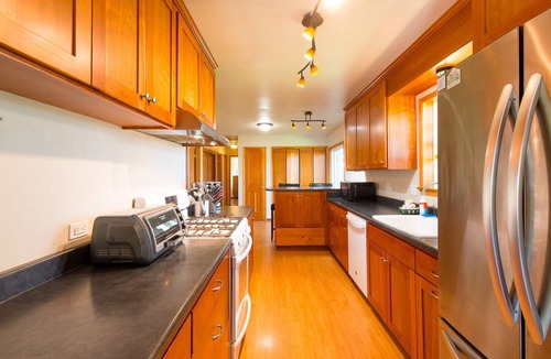 McKinleyville House | 🌲Your Home Base for Exploring the Redwoods! Pet Friendly, Complete with Hot Tub!🐾