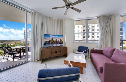 Downtown Hollywood Condo | Your Modern Retreat – 2BR with Pool & Gym