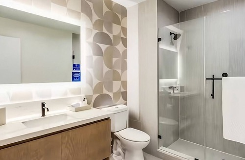 Ojus Hotel | Your Private Luxury Escape! Rooftop Swimming Pool, Pets Allowed!