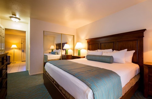 Oxnard Shores Hotel | Your Relaxing Getaway Awaits! 2 Comfortable Units, Kitchen, Parking Onsite!