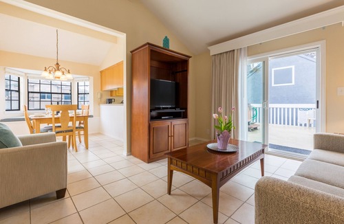 Oxnard Shores Hotel | Your Relaxing Getaway Awaits! 2 Comfortable Units, Kitchen, Parking Onsite!