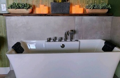 Midtown Apartment | Zen Retreat-Jacuzzi, kitchenette, Walk to fun