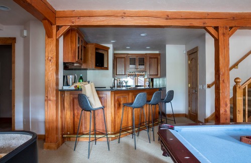 The Highlands Cabin | Zendo by AvantStay | Serene Mountain Abode w/Hot Tub & Views